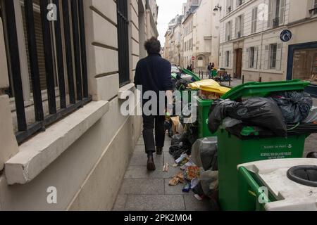 Ansammlung von Müllhalden in Paris während der französischen Müllstreiks Stockfoto