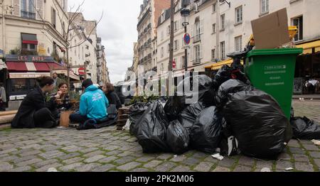 Ansammlung von Müllhalden in Paris während der französischen Müllstreiks Stockfoto