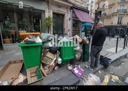 Ansammlung von Müllhalden in Paris während der französischen Müllstreiks Stockfoto