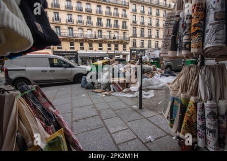 Ansammlung von Müllhalden in Paris während der französischen Müllstreiks Stockfoto