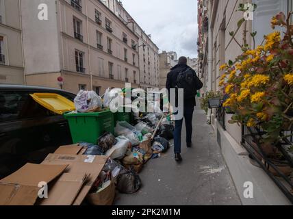 Ansammlung von Müllhalden in Paris während der französischen Müllstreiks Stockfoto