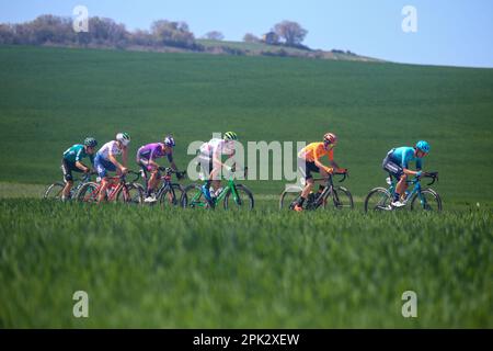 Ariski, Spanien. 04. April 2023. Zabal, Spanien, 04. April 2023: La fuga kooperiert mit allen Läufern während der 2. Etappe des Baskenlandes Itzulia 2023 zwischen Viana und Leitza am 04. April 2023 in Zabal, Spanien. (Foto: Alberto Brevers/Pacific Press/Sipa USA) Guthaben: SIPA USA/Alamy Live News Stockfoto