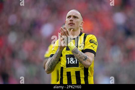 Spieler danken ihren Fans Marius Wolf Borussia Dortmund BVB (17), German Classico FC Bayern München FCB vs Borussia Dortmund BVB, Allianz Arena, Stockfoto