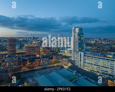 Leeds, Großbritannien, Bridgewater Place und Leeds City Centre aus der Nähe des Bahnhofs. Yorkshire Nordengland Vereinigtes Königreich. Stockfoto