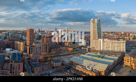 Leeds, Großbritannien, Bridgewater Place und Leeds City Centre aus der Nähe des Bahnhofs. Yorkshire Nordengland Vereinigtes Königreich. Stockfoto