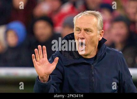 Christian STREICH, FRG Trainer im Spiel FC BAYERN MÜNCHEN – SC FREIBURG 1-2 DFB-Pokal, deutscher Fußballpokal, Quarterfinal am 04. April 2023 in München. Staffel 2022/2023, FCB, München, München, © Peter Schatz / Alamy Live News - DFB-VORSCHRIFTEN VERBIETEN DIE VERWENDUNG VON FOTOS als BILDSEQUENZEN und/oder QUASI-VIDEO - Stockfoto