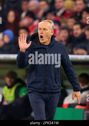 Christian STREICH, FRG Trainer im Spiel FC BAYERN MÜNCHEN – SC FREIBURG 1-2 DFB-Pokal, deutscher Fußballpokal, Quarterfinal am 04. April 2023 in München. Staffel 2022/2023, FCB, München, München, © Peter Schatz / Alamy Live News - DFB-VORSCHRIFTEN VERBIETEN DIE VERWENDUNG VON FOTOS als BILDSEQUENZEN und/oder QUASI-VIDEO - Stockfoto