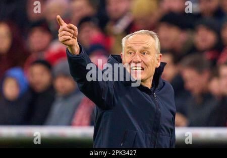 Christian STREICH, FRG Trainer im Spiel FC BAYERN MÜNCHEN – SC FREIBURG 1-2 DFB-Pokal, deutscher Fußballpokal, Quarterfinal am 04. April 2023 in München. Staffel 2022/2023, FCB, München, München, © Peter Schatz / Alamy Live News - DFB-VORSCHRIFTEN VERBIETEN DIE VERWENDUNG VON FOTOS als BILDSEQUENZEN und/oder QUASI-VIDEO - Stockfoto