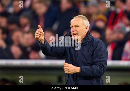 Christian STREICH, FRG Trainer im Spiel FC BAYERN MÜNCHEN – SC FREIBURG 1-2 DFB-Pokal, deutscher Fußballpokal, Quarterfinal am 04. April 2023 in München. Staffel 2022/2023, FCB, München, München, © Peter Schatz / Alamy Live News - DFB-VORSCHRIFTEN VERBIETEN DIE VERWENDUNG VON FOTOS als BILDSEQUENZEN und/oder QUASI-VIDEO - Stockfoto