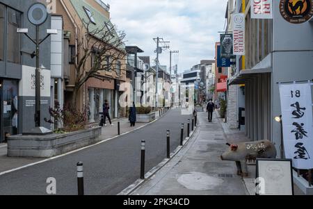 März 13. 2023 - Tokio, Japan: Geschäfte auf der Cat Street in Shibuya City, Tokio, Japan, im Frühling Stockfoto