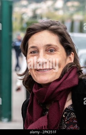 Schön, Frankreich. 03. April 2023. Porträt der französischen Sportministerin Amelie Oudea-Castera, vor dem nationalen Sportmuseum zu sehen. Amelie Oudea-Castera präsentiert im Rahmen der Eröffnung der Olympischen und Paralympischen Woche im Hinblick auf die Organisation der Olympischen Spiele 2024 in Frankreich die Ausstellung „Victories“ im Nationalsportmuseum der Allianz Arena in Nizza. Kredit: SOPA Images Limited/Alamy Live News Stockfoto