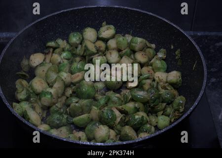 Gekochte Rosenkohl-Sprossen Stockfoto