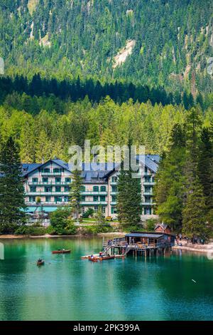 Traumdolomiten. Reflexionen über Lake Braies. Stockfoto