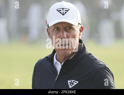 Augusta, Usa. 05. April 2023. Phil Mickelson wärmt sich während einer Trainingsrunde beim Masters Turnier im Augusta National Golf Club in Augusta, Georgia, am Mittwoch, den 5. April 2023 auf. Foto von Bob Strong/UPI Credit: UPI/Alamy Live News Stockfoto