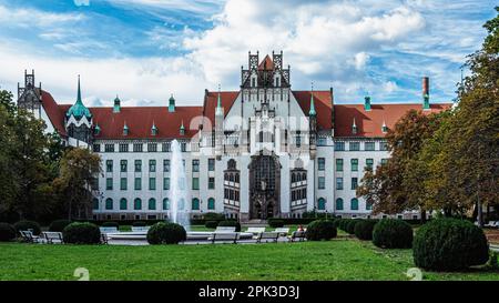 Amtsgericht Wedding, Bezirksgericht, Brunnenplatz 1, Gesundbrunnen, Mitte, Berliner Gebäude im neogotischen Stil Stockfoto