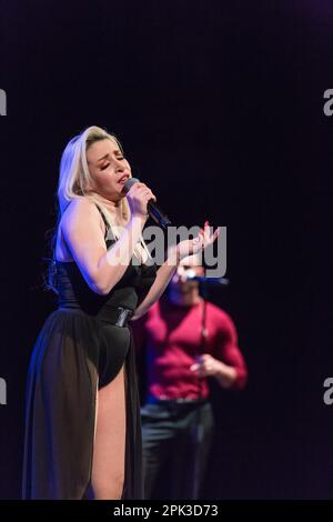 Teatro Quirino, Rom, Italien, 04. April 2023, Immanuel Castro und Romina Falcone singen auf der Bühne während Immanuel Casto und Romina Falconi - Insegnam Stockfoto