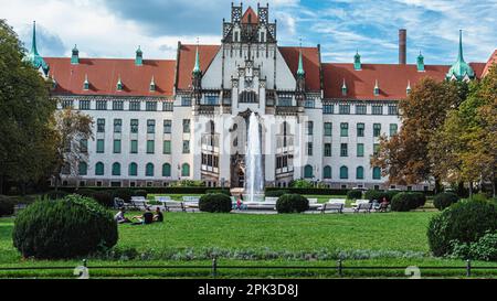 Amtsgericht Wedding, Bezirksgericht, Baustelle, Brunnenplatz 1, Gesundbrunnen, Mitte, Berlin. Gebäude im neogotischen Stil Stockfoto