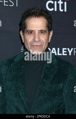 LOS ANGELES - APR 4: Tony Shalhoub beim PaleyFest 2023 - The Wonderful Mrs. Maisel at the Dolby Theater am 4. April 2023 in Los Angeles, CA (Foto: Katrina Jordan/Sipa USA) Stockfoto