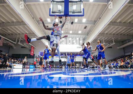Wilmington, Delaware, USA. 4. April 2023. Rio Grande Valley Vipers Forward RAY SPALDING (26) fährt während des Spiels eines der NBA G League Finals zwischen den Delaware Blue Coats und den Rio Grande Valley Vipers am Donnerstag, den 30. März 2023; im Chase Fieldhouse in Wilmington, DE. (Kreditbild: © Saquan Stimpson/ZUMA Press Wire) NUR REDAKTIONELLE VERWENDUNG! Nicht für den kommerziellen GEBRAUCH! Stockfoto