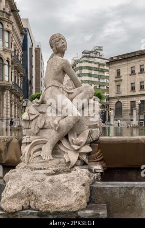 Der monumentale Brunnen des 100. Jahrhunderts in der Rambla Nueva de Tarragona vom Bildhauer Josep Viladomat. Eine der vier Skulpturengruppen, Katalonien. Stockfoto