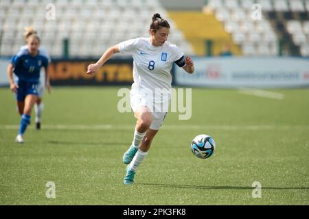 Vasiliki Giannaka von Griechenland U19 bei der Europameisterschaft U19 2023, Runde 2, Fußballspiel zwischen, Grece U19 Frauen und Italien U19 Frauen, am 05. April 2023 im Stadion Silvio Piola, Vrcelli, Italien. Foto: Nderim Kaceli Stockfoto