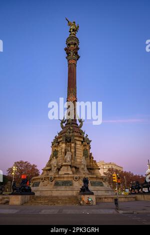 Kolumbus-Denkmal bei Sonnenaufgang (Barcelona, Katalonien, Spanien) ESP: Monumento a Colón en el amanecer (Barcelona, Cataluña, España) Stockfoto