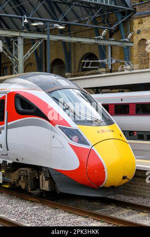 Führerstand eines LNER Azuma Hochgeschwindigkeitszugs auf der East Coast Main Line, England, Großbritannien. Stockfoto