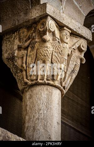 Detail einer geschnitzten Hauptstadt im Kloster Pedralbes (Barcelona, Katalonien, Spanien) ESP: Detalle de un capitel esculpido en el Monasterio Pedralbes Stockfoto