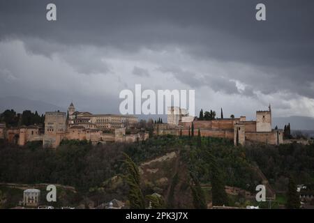 Die Alhambra bei Sturm Stockfoto