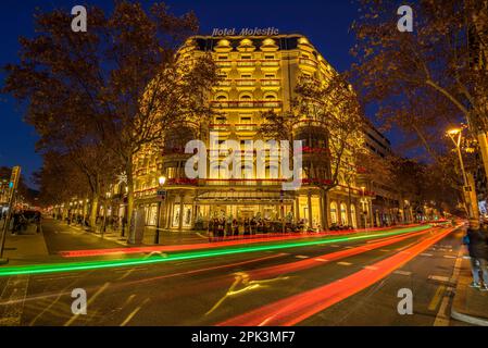 Hotel Majestic auf der Passeig de Gracia Avenue bei Nacht mit spezieller Weihnachtsbeleuchtung (Barcelona, Katalonien, Spanien) ESP: Hotel Majestic, Paseo de Gracia Stockfoto