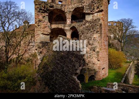 Der berühmte Gesprengter Turm, auch Krautturm oder Pulverturm genannt, Heidelberger Schloss, Heidelberg, Baden-Württemberg, Deutschland. Stockfoto