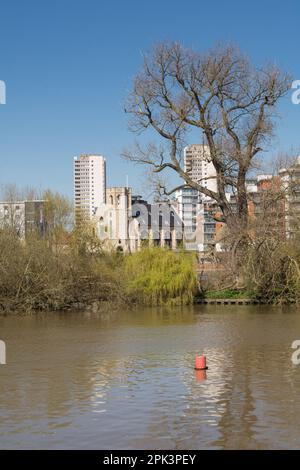 The Old Musical Museum and St Georges Church (alias St George-by-the-Gasholder) Kew Bridge Road, Brentford, Middlesex, England, Großbritannien Stockfoto