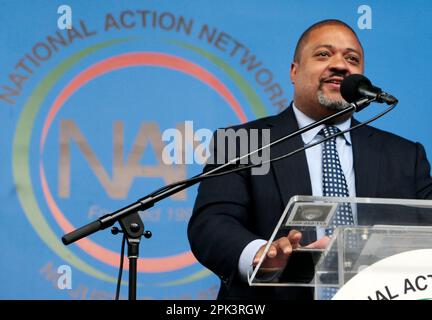 HARLEM, NEW YORK – JULI 10: New York City Demokratic Mayoral Candidate Eric Adams und Manhattan District Attorney General Democratic Candidate Alvin Braggs besuchen Rev. Al Sharpton, President & CEO, National Action Network (NAN) am 10. Juli 2021 in der Harlem-Abteilung von New York City. Foto: mpi43/MediaPunch Stockfoto