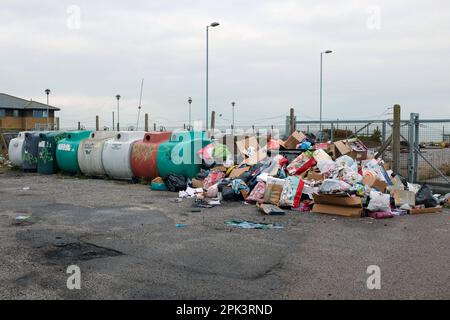 Überlaufender Recyclingstandort Stockfoto