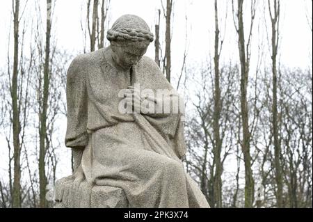 DEUTSCHLAND, ehemaliges Ostberlin, Treptow, sowjetisches Denkmal für den Zweiten Weltkrieg und Soldatenfriedhof mit 7000 Gräbern im Treptower Park, 1946-49 erbaut, Skulptur Mutterhaus, weinende Mutter / DEUTSCHLAND, Berlin, Treptower Park, sowjetischer Ehrenmal und Soldatenfriedhof der Roten Armee im Zweiten Weltkrieg, Skulptur Mutter Heimat, weinende Mutter Mutter Mutter Stockfoto