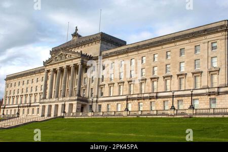 Das von Arnold Thornely entworfene und 1932 von Edward, Prince of Wales, eröffnete Gebäude Stormont beherbergt die nordirische Regierung Stockfoto