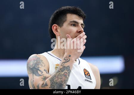 Belgrad, Serbien, 31. März 2023. Gabriel Deck of Real Madrid reagiert während des EuroLeague-Spiels der Turkish Airlines 2022/2023 zwischen Partizan Mozzart Bet Belgrad und Real Madrid in der stark Arena in Belgrad, Serbien. 31. März 2023. Kredit: Nikola Krstic/Alamy Stockfoto