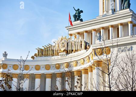 AUSSTELLUNG VDNH, MOSKAU REGION, RUSSLAND - 13. November 2019: Zentraler Pavillon von VDNH in Moskau Stockfoto