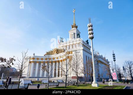 AUSSTELLUNG VDNH, MOSKAU REGION, RUSSLAND - 13. November 2019: Zentraler Pavillon von VDNH in Moskau Stockfoto