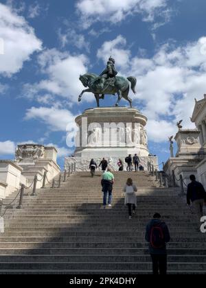 Rom, Italien - 31. März 2023: Denkmal zu Ehren des ersten Königs eines vereinigten Italiens, Victor Emmanuel II., Rom Stockfoto