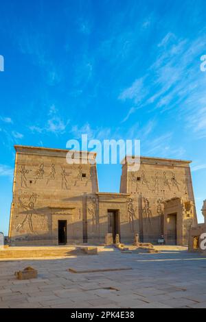 Der Tempel der Isis im Tempelkomplex von Philae, Agilkia Island, Assuan, Ägypten, Nordostafrika Stockfoto