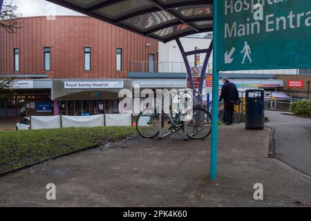 Eintritt zum Royal Surrey Hospital Stockfoto