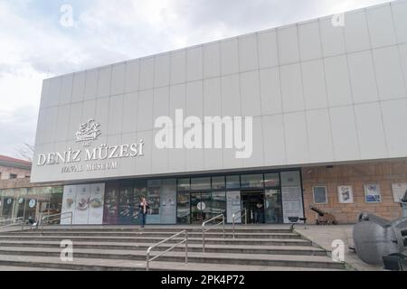 Istanbul, Türkei - 11. Dezember 2022: Das Istanbul Naval Museum (Istanbul Deniz Muzesi). Stockfoto