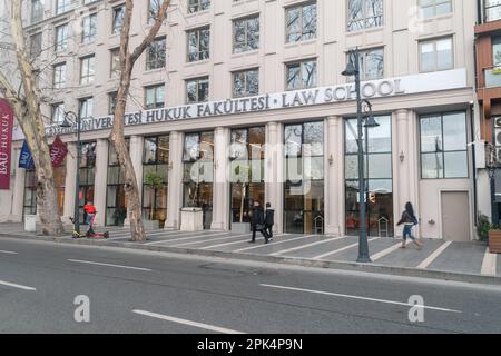 Istanbul, Türkei - 11. Dezember 2022: Universität Istanbul, Fakultät für Recht. Stockfoto