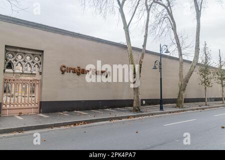 Istanbul, Türkei - 11. Dezember 2022: Ciragan-Palast Kempinski. Stockfoto