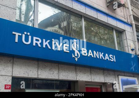 Istanbul, Türkei - 11. Dezember 2022: Turkiye IST das Bankasi-Logo. Stockfoto