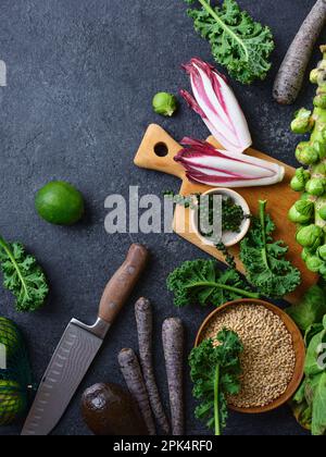 Gesundes Essen Set Top View. Keine Lebensmittelverschwendung. Vegetarische Ciusine wird gekocht Stockfoto