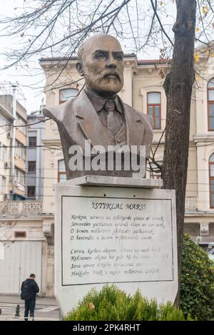Istanbul, Türkei - 10. Dezember 2022: Büste des türkischen Dichters Mehmet Akif Ersoy. Stockfoto
