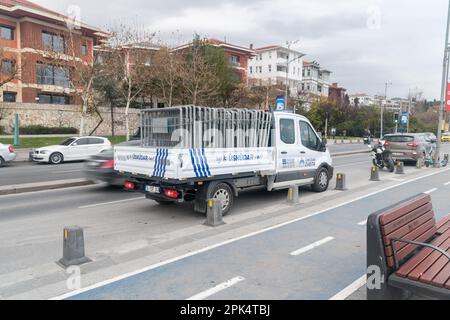 Istanbul, Türkei - 10. Dezember 2022: Auto der Uskudar Polizei. Stockfoto