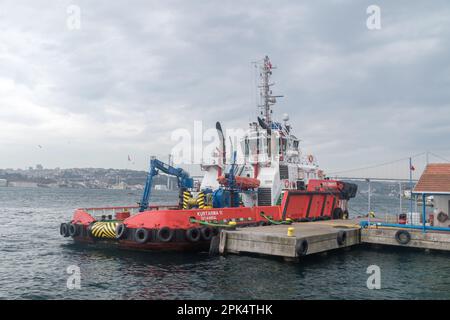 Istanbul, Türkei - 10. Dezember 2022: Schiff der Küstensicherheit. Stockfoto